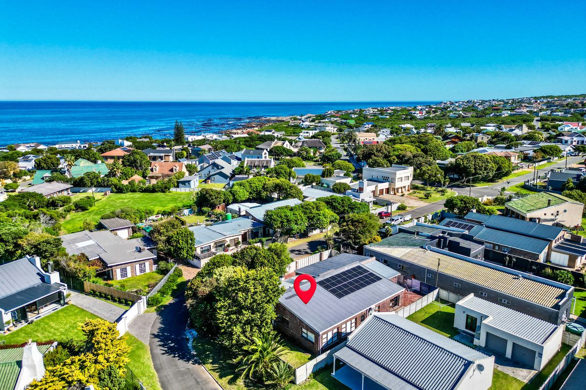 Prime Corner Position | 4 Bedroom Dual-Living Home near Jan Rabie’s Tidal Pool - Photo 2