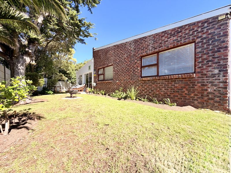 Prime Corner Position | 4 Bedroom Dual-Living Home near Jan Rabie’s Tidal Pool - Photo 6