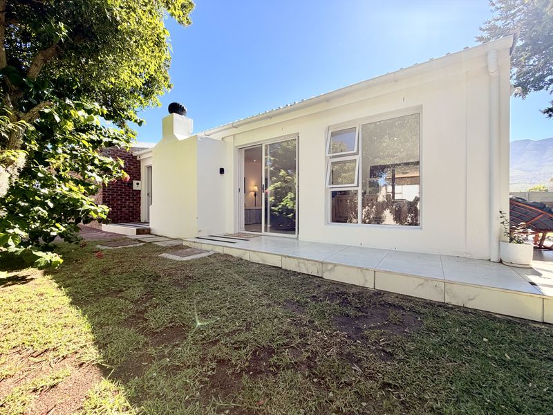 Prime Corner Position | 4 Bedroom Dual-Living Home near Jan Rabie’s Tidal Pool - Photo 10