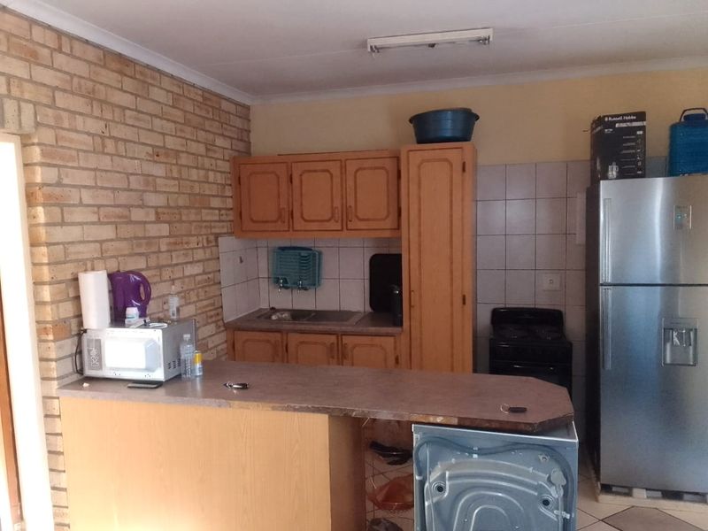Flat For Sale In Rustenburg - Photo 4