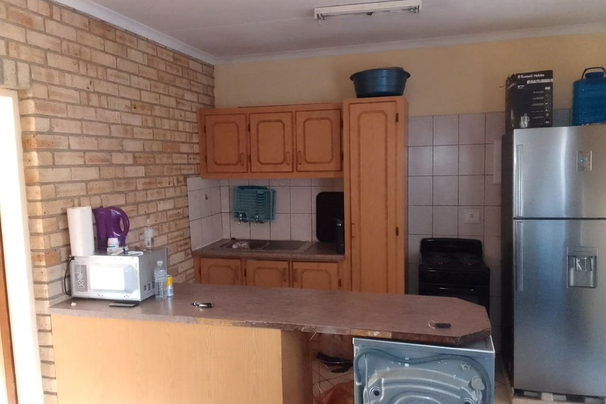 Flat For Sale In Rustenburg - Photo 4