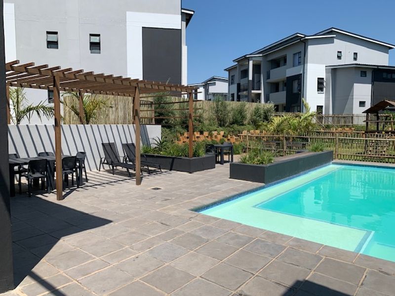 NO STAIRS FULLY FURNISHED 2 BEDROOM, 2 BATHROOM APARTMENT AVAILABLE MEDIATELY - Photo 1