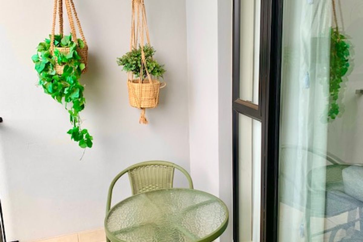 STYLISH APARTMENT, FULLY FURNISHED 2 BEDROOM, 2 BATHROOM APARTMENT AVAILABLE MEDIATELY - Photo 5