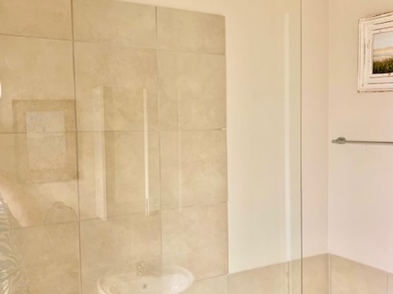 STYLISH APARTMENT, FULLY FURNISHED 2 BEDROOM, 2 BATHROOM APARTMENT AVAILABLE MEDIATELY - Photo 10