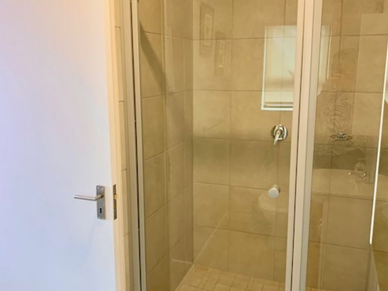 STYLISH APARTMENT, FULLY FURNISHED 2 BEDROOM, 2 BATHROOM APARTMENT AVAILABLE MEDIATELY - Photo 8