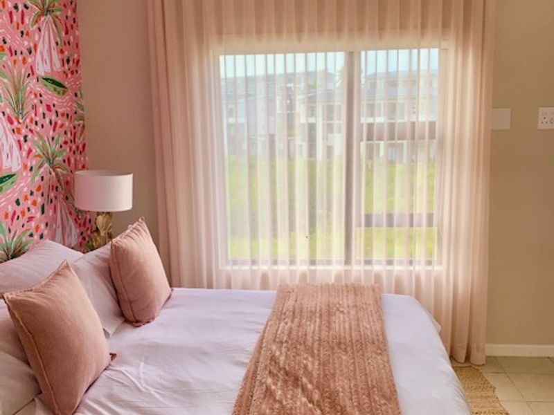 STYLISH APARTMENT, FULLY FURNISHED 2 BEDROOM, 2 BATHROOM APARTMENT AVAILABLE MEDIATELY - Photo 7