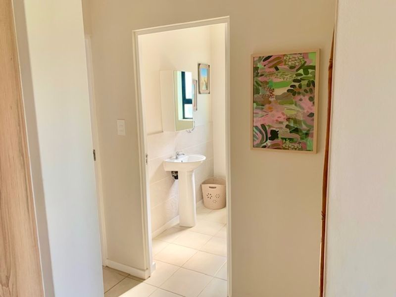 STYLISH APARTMENT, FULLY FURNISHED 2 BEDROOM, 2 BATHROOM APARTMENT AVAILABLE MEDIATELY - Photo 9