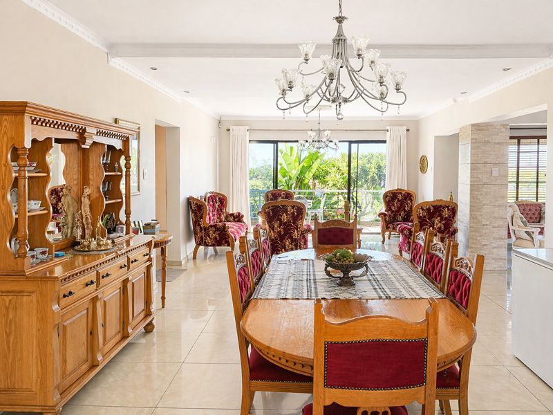 Bright And Brilliant Home! - Photo 9