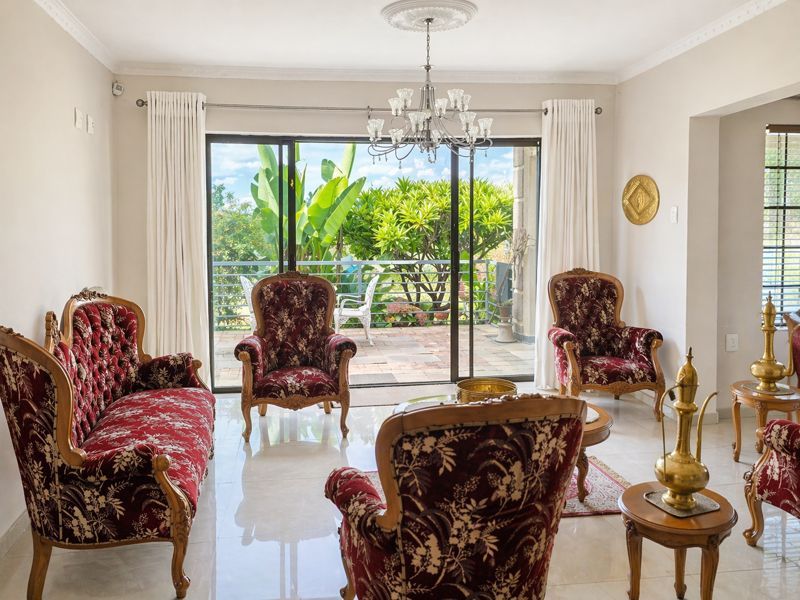 Bright And Brilliant Home! - Photo 7