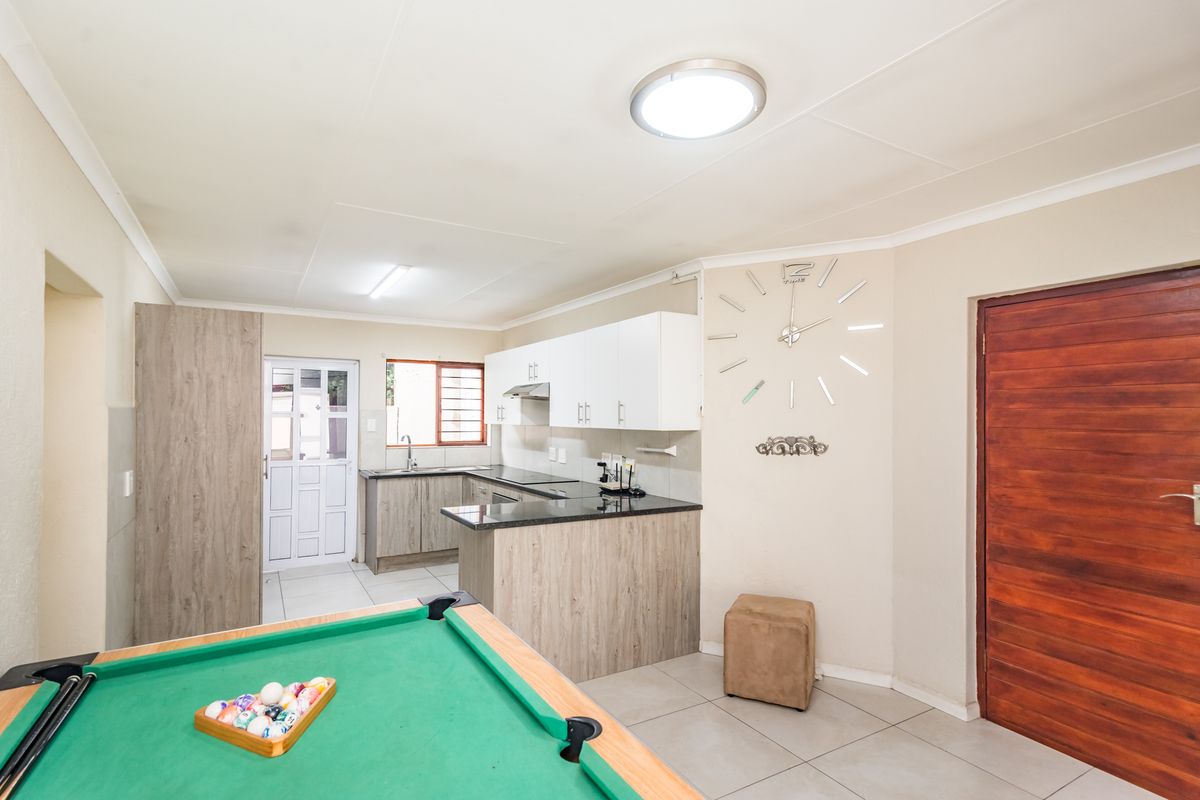 Modern 3-Bedroom Cluster with Pool in Secure Sherbourne Estate - Photo 4
