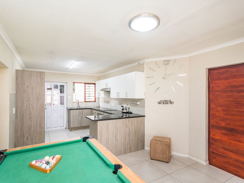 Modern 3-Bedroom Cluster with Pool in Secure Sherbourne Estate - Photo 4