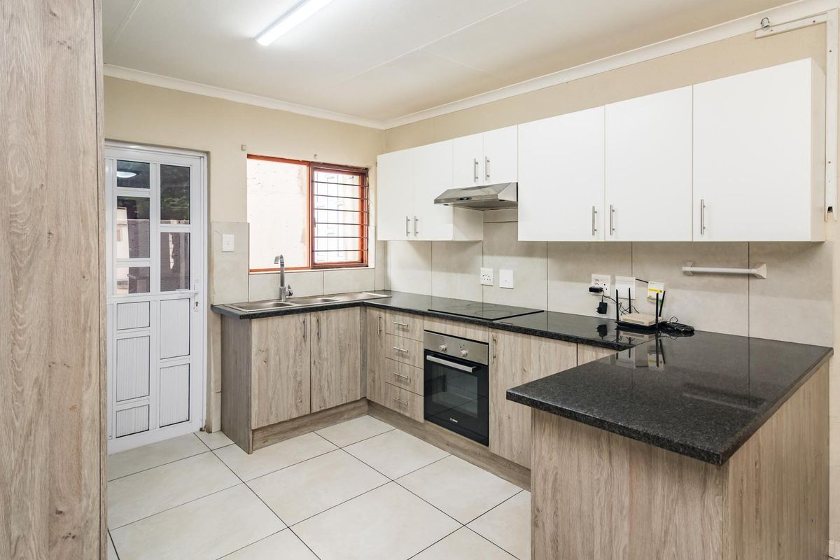 Modern 3-Bedroom Cluster with Pool in Secure Sherbourne Estate - Photo 2
