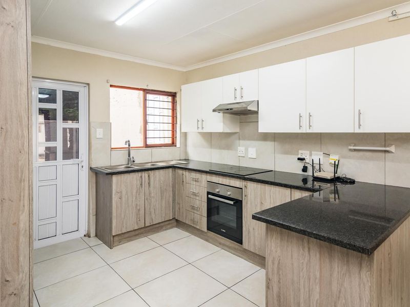 Modern 3-Bedroom Cluster with Pool in Secure Sherbourne Estate - Photo 2