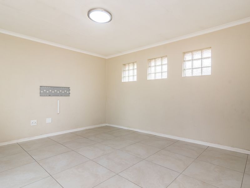 Modern 3-Bedroom Cluster with Pool in Secure Sherbourne Estate - Photo 6