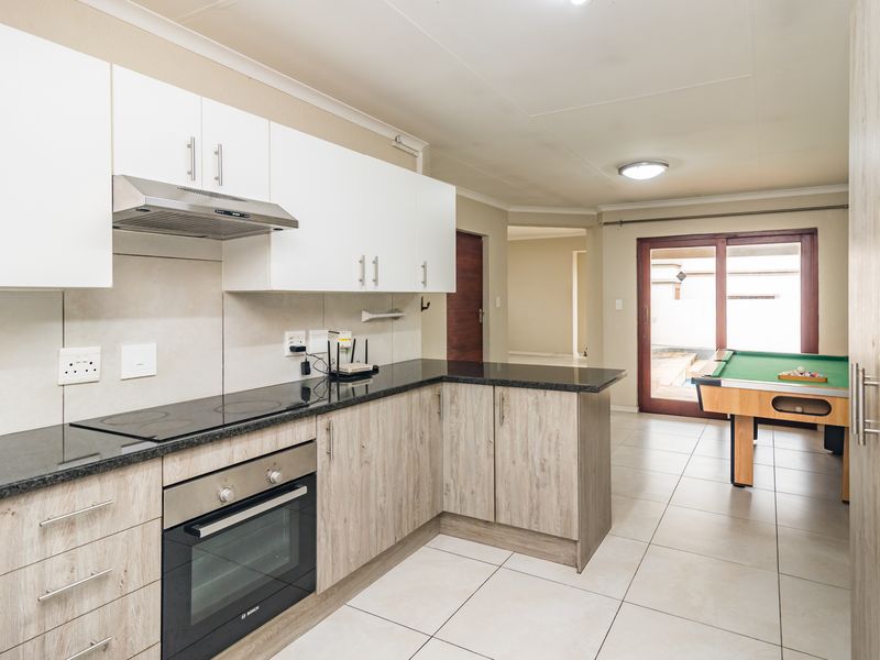 Modern 3-Bedroom Cluster with Pool in Secure Sherbourne Estate - Photo 3