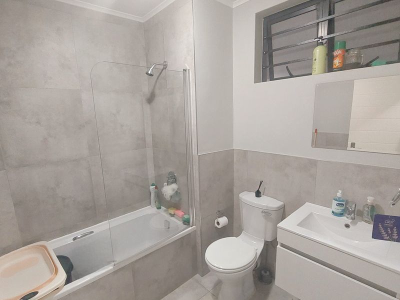 Beautiful, Modern and Move in Ready! - Photo 6