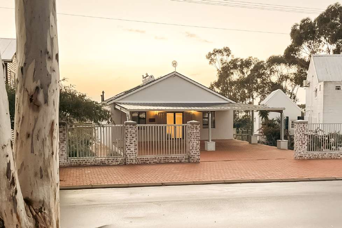 Immaculate home with all the bells and whistles in the countryside - Photo 3