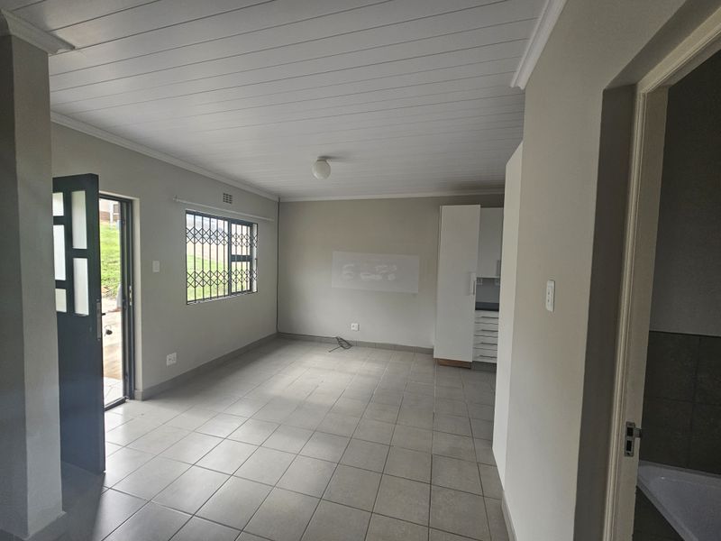 Amalinda Downs - Neat and cosy Townhouse in popular complex - Photo 3