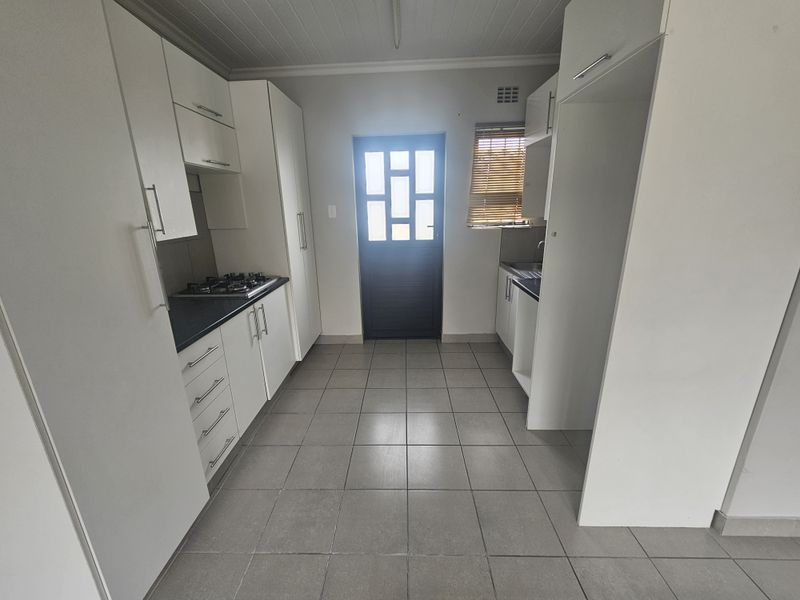 Amalinda Downs - Neat and cosy Townhouse in popular complex - Photo 6