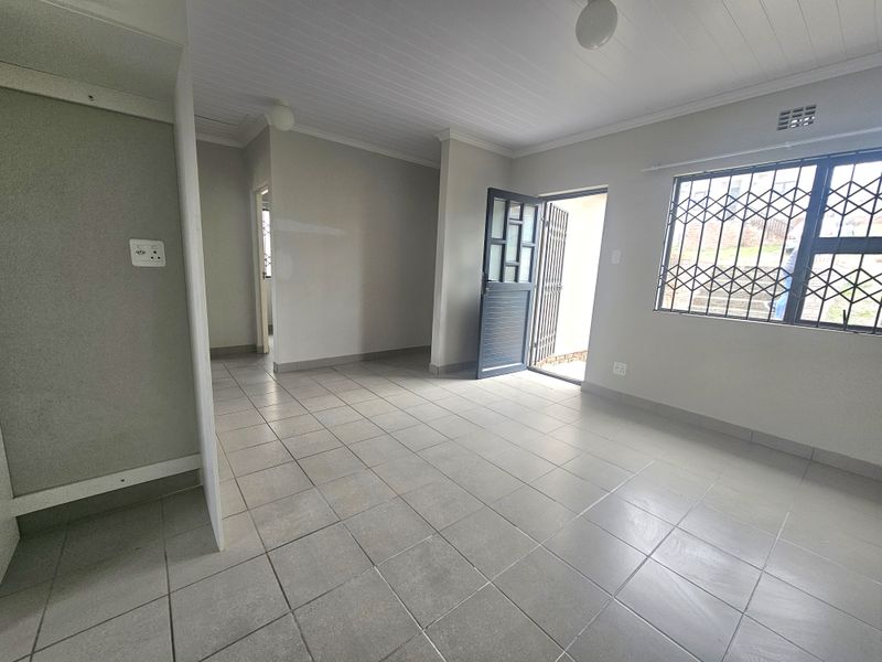 Amalinda Downs - Neat and cosy Townhouse in popular complex - Photo 4