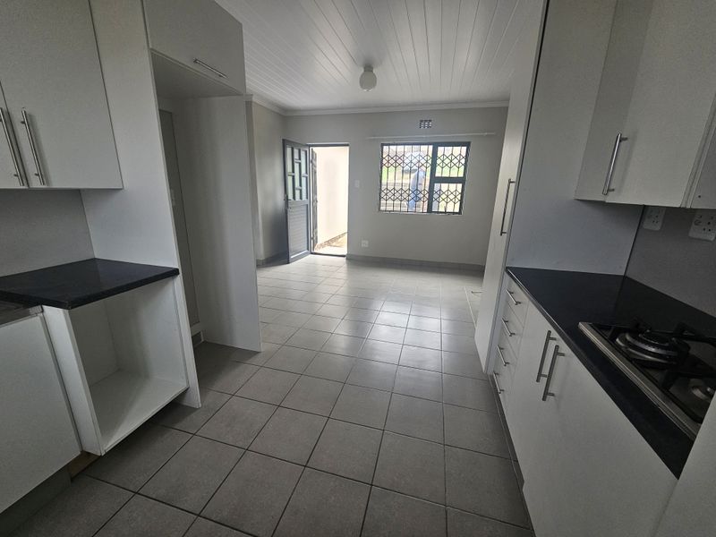 Amalinda Downs - Neat and cosy Townhouse in popular complex - Photo 5