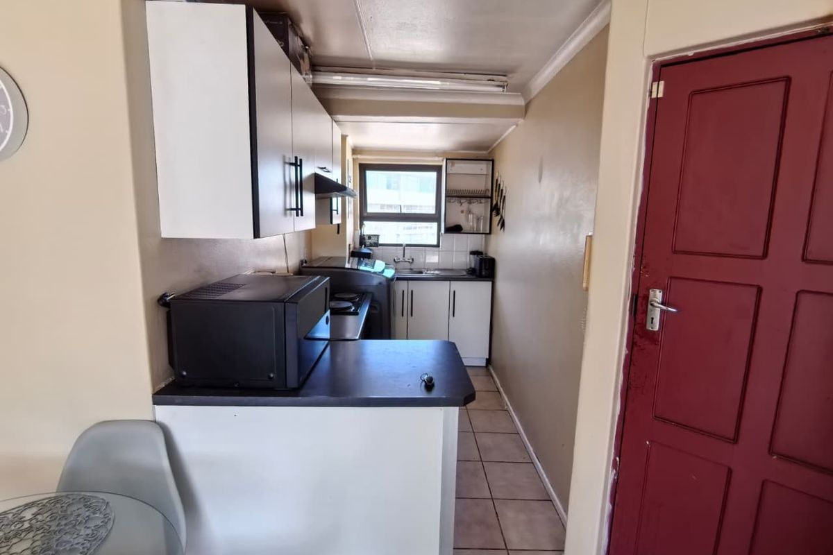 Affordable 2 Bedroomed Flat In Southernwood - Photo 3