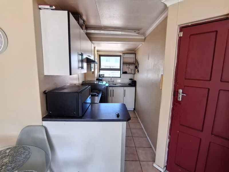 Affordable 2 Bedroomed Flat In Southernwood - Photo 3