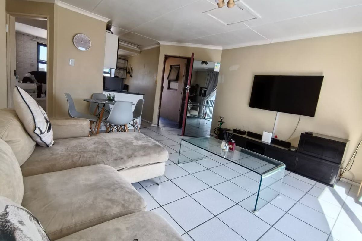 Affordable 2 Bedroomed Flat In Southernwood - Photo 2