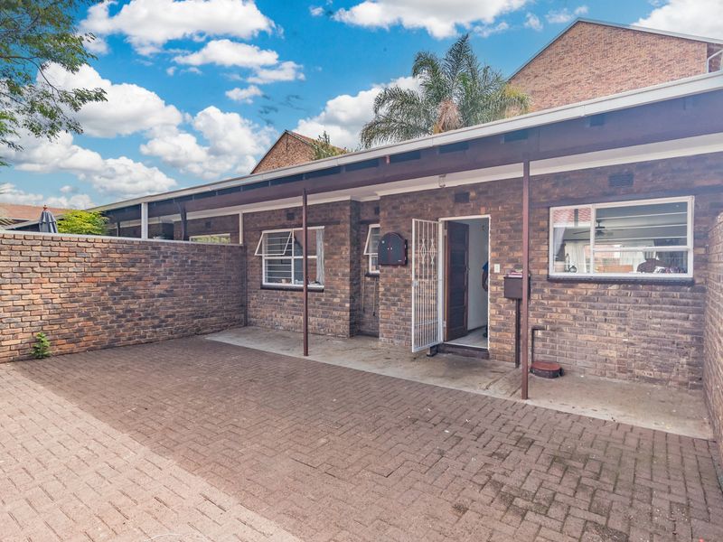 Townhouse Auction In Roodepoort - Photo 2