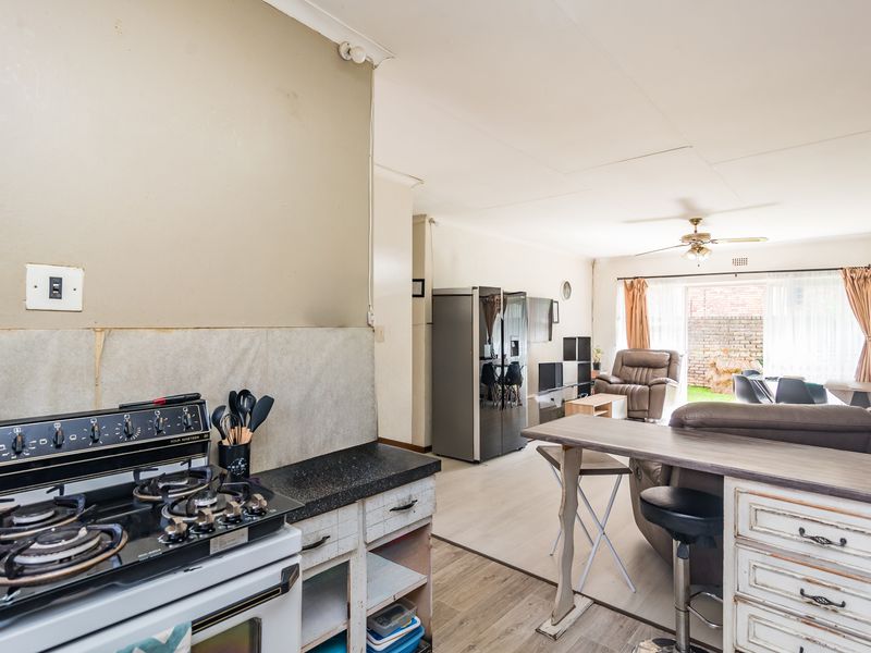 Townhouse Auction In Roodepoort - Photo 6