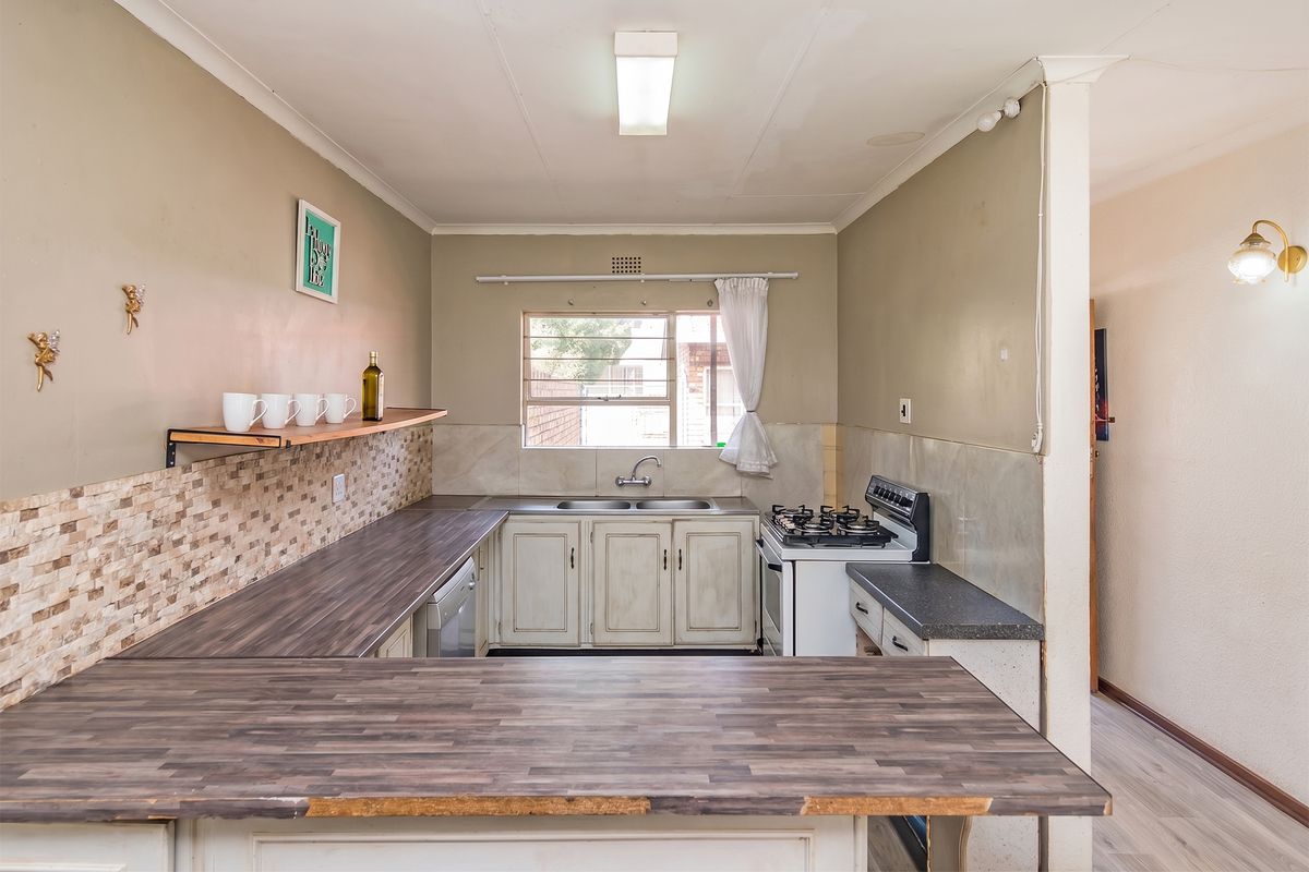 Townhouse Auction In Roodepoort - Photo 5