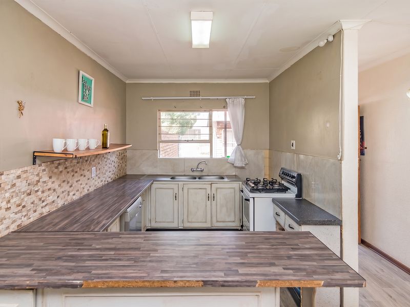 Townhouse Auction In Roodepoort - Photo 5