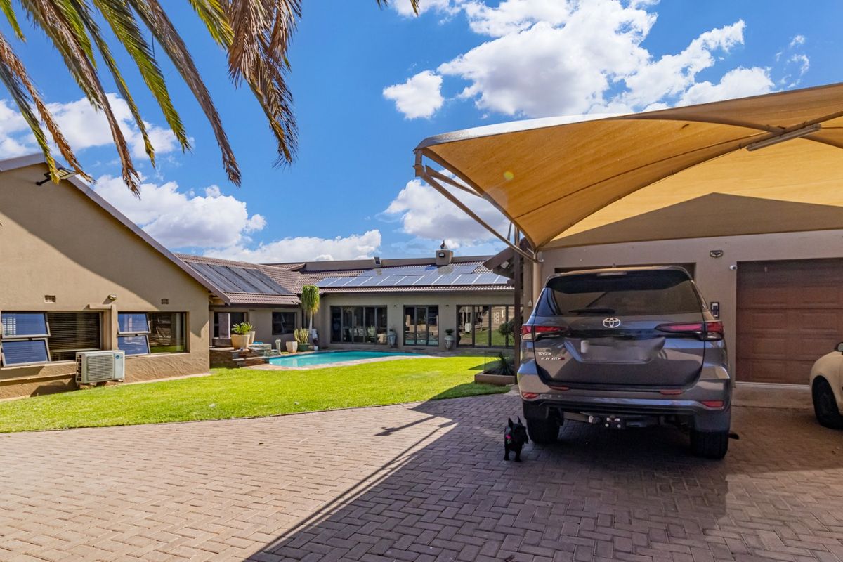 5-Bedroom Family Home with Flatlet, Solar & Entertainment Area - Photo 3