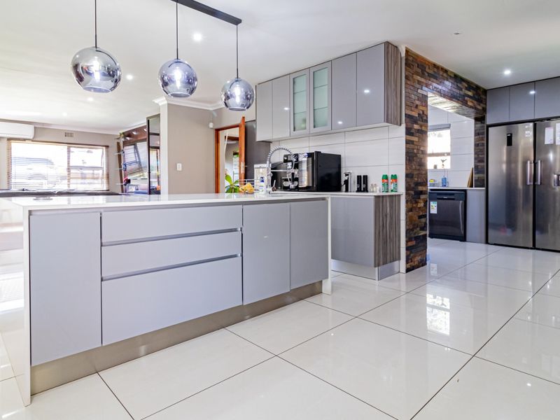 5-Bedroom Family Home with Flatlet, Solar & Entertainment Area - Photo 9