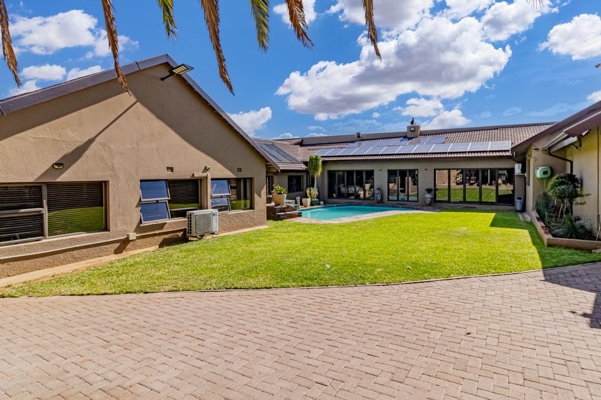 5-Bedroom Family Home with Flatlet, Solar & Entertainment Area - Photo 2