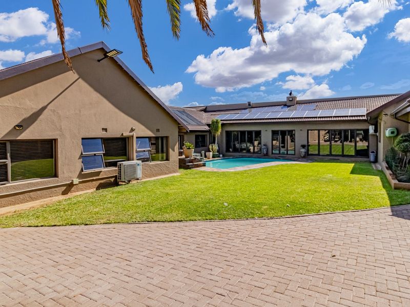 5-Bedroom Family Home with Flatlet, Solar & Entertainment Area - Photo 2