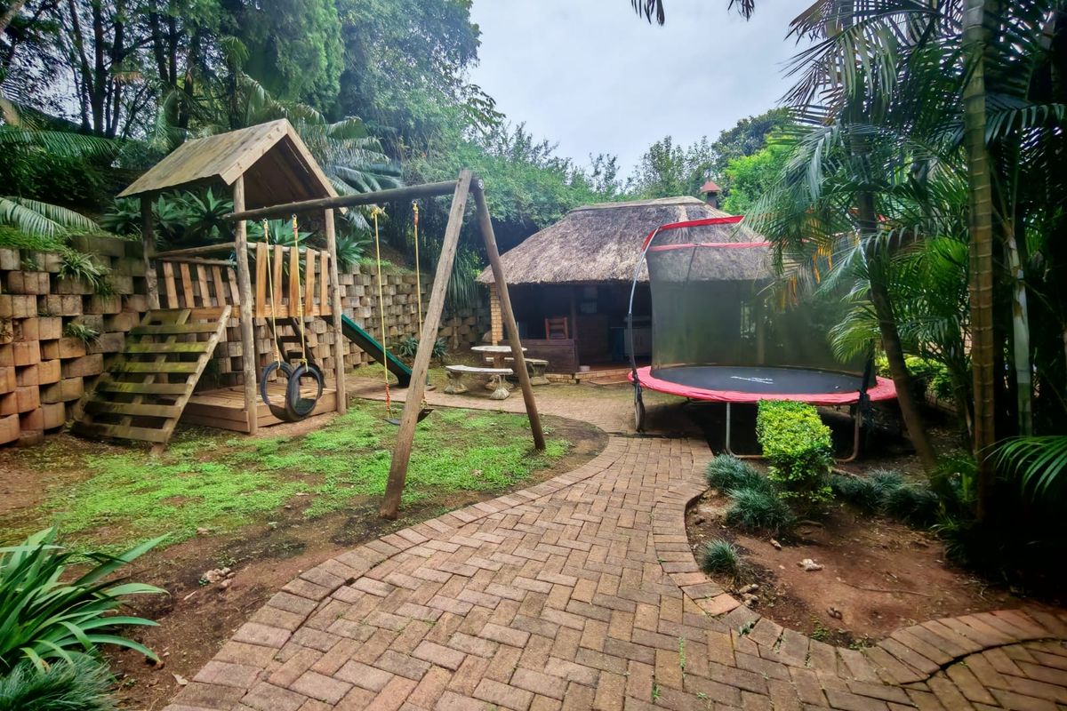 Charming 3 Bedroom Home with Office and Entertainer’s Lapa - Photo 3