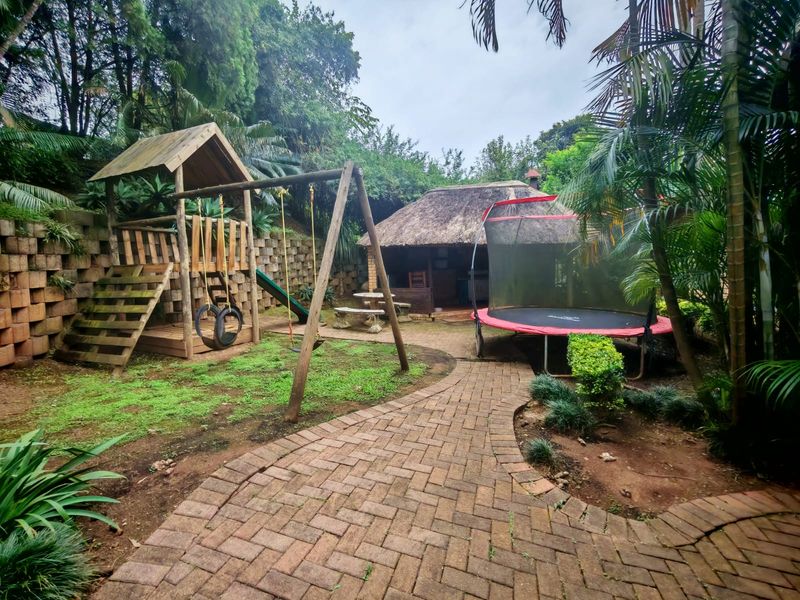 Charming 3 Bedroom Home with Office and Entertainer’s Lapa - Photo 3