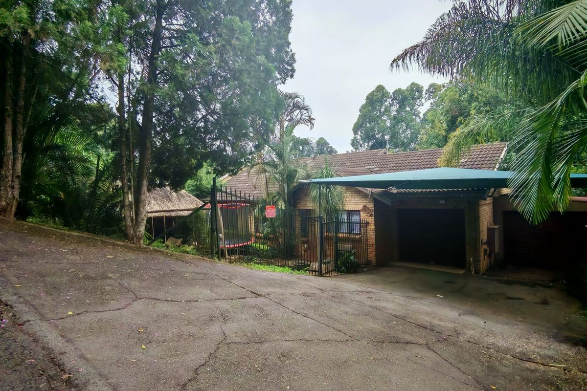 Charming 3 Bedroom Home with Office and Entertainer’s Lapa - Photo 2