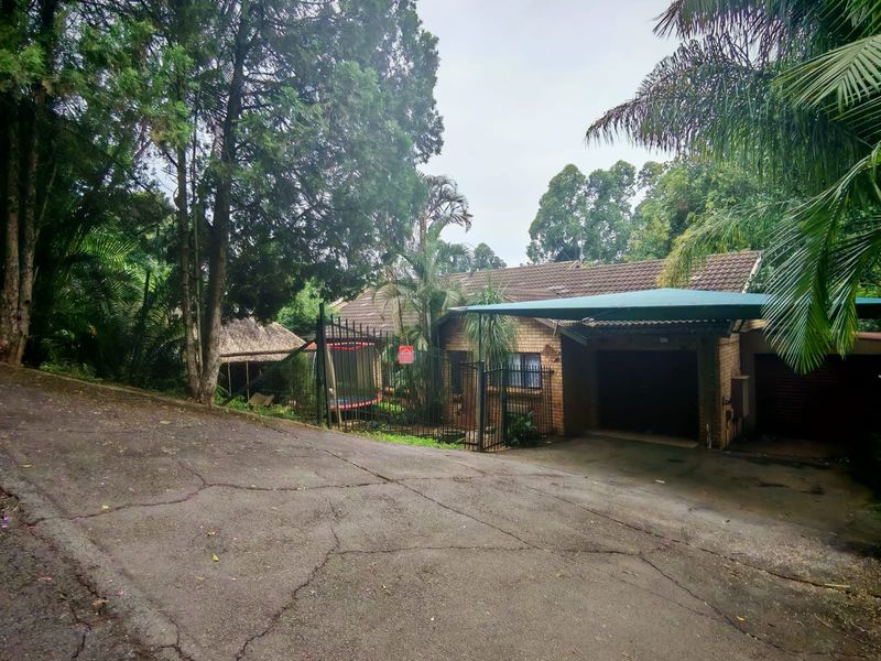 Charming 3 Bedroom Home with Office and Entertainer’s Lapa - Photo 2