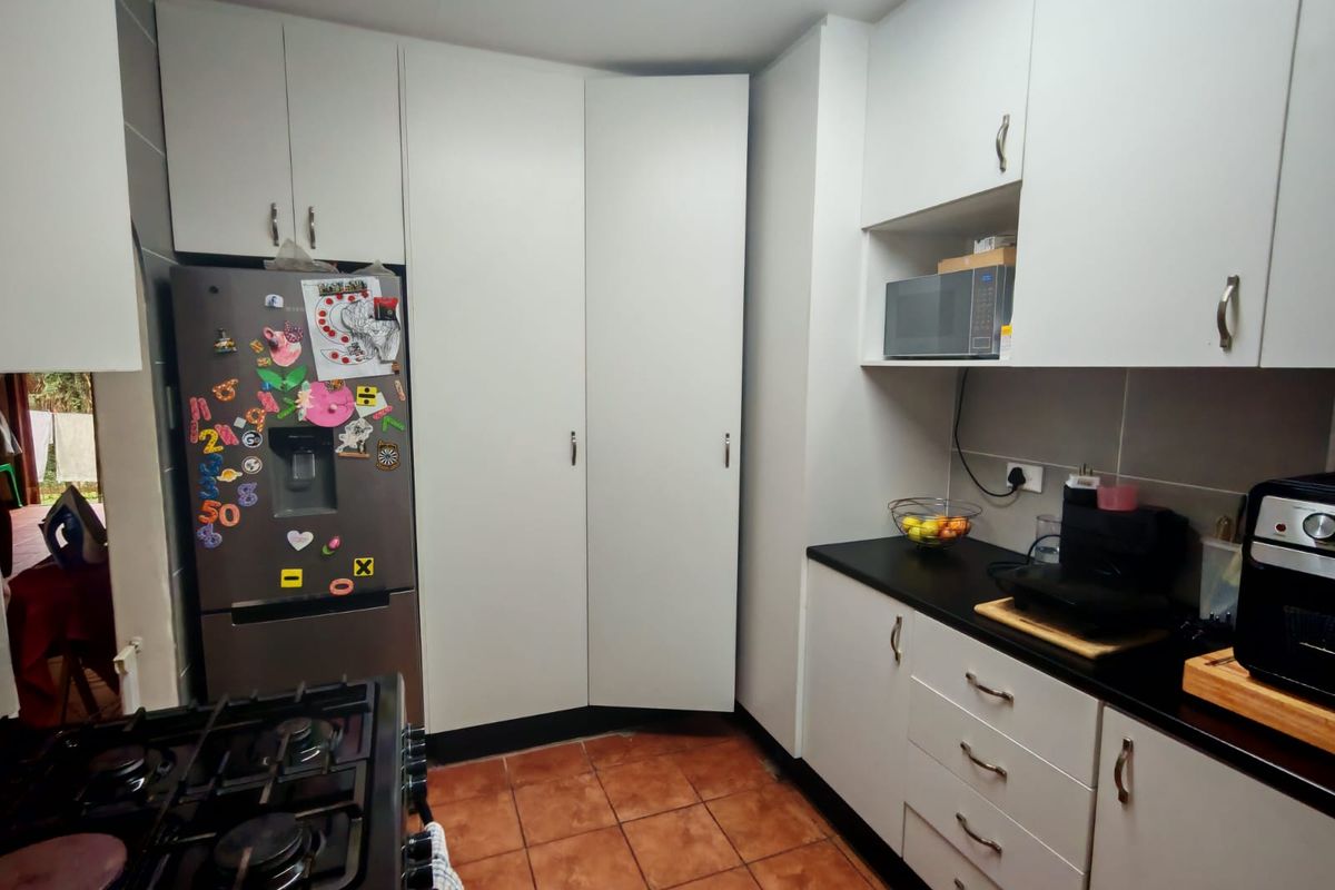 Charming 3 Bedroom Home with Office and Entertainer’s Lapa - Photo 5