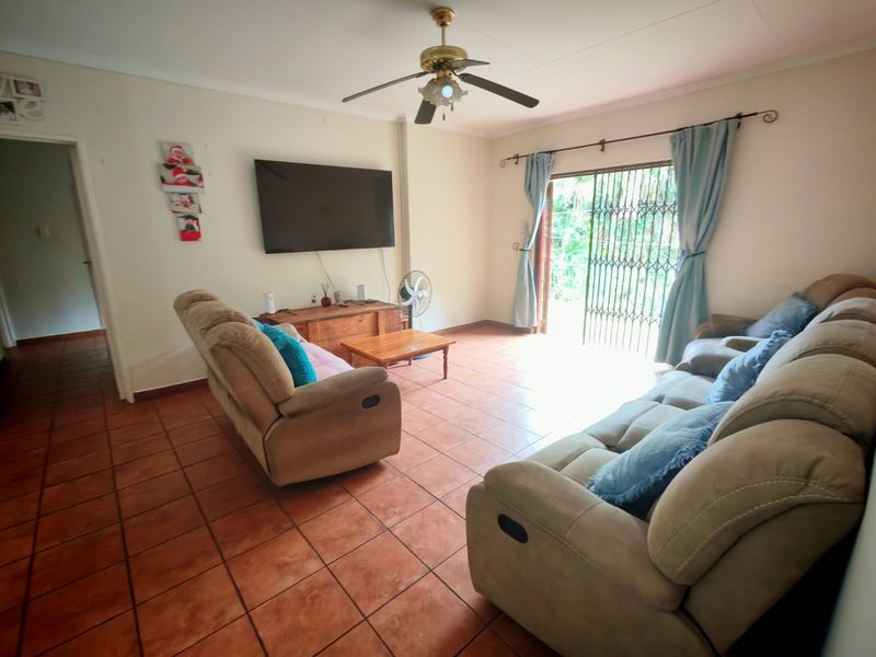 Charming 3 Bedroom Home with Office and Entertainer’s Lapa - Photo 6