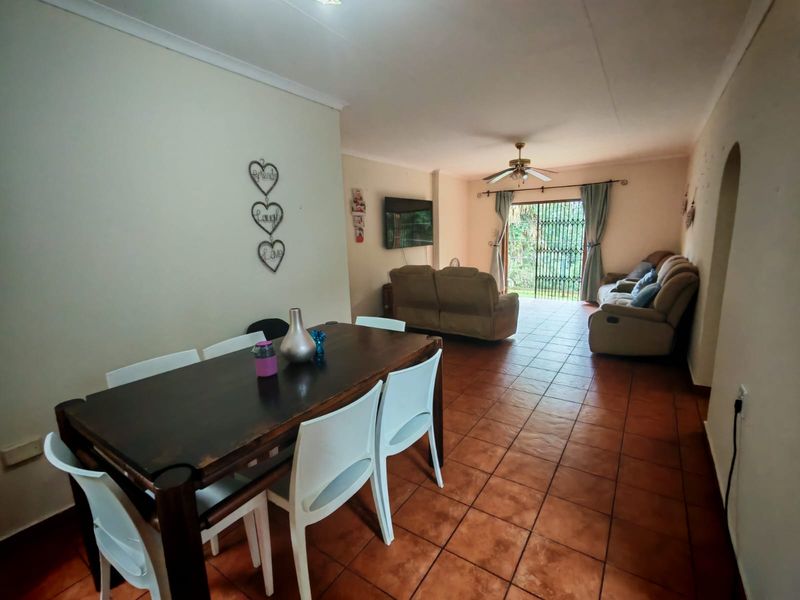 Charming 3 Bedroom Home with Office and Entertainer’s Lapa - Photo 7
