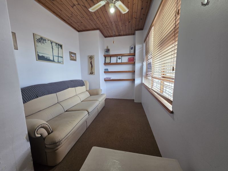 Charming Wheelchair-Friendly Corner Home with Loft Space & Business Potential - Photo 5