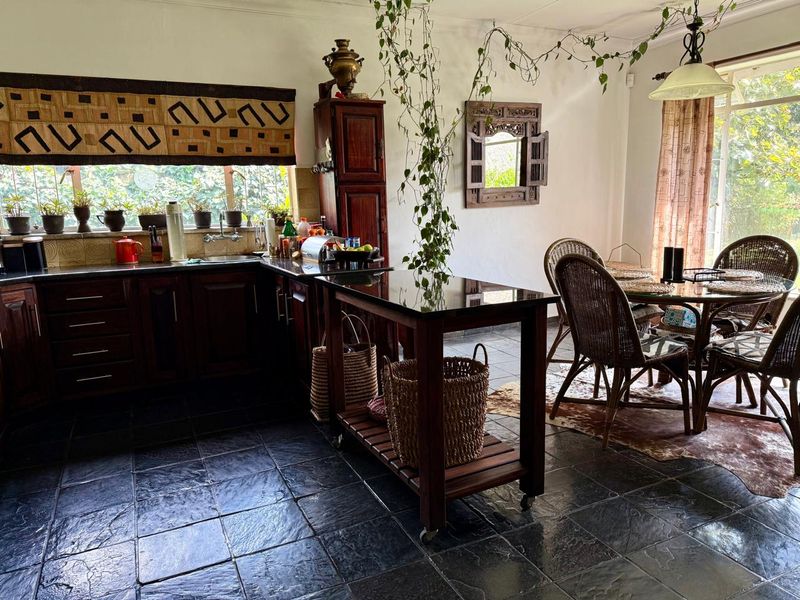 Spacious Family Home with Loft, Entertainment Lapa & Backup Utilities - Photo 4