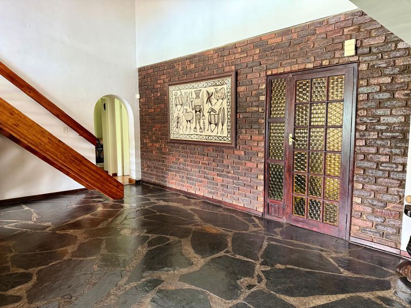 Spacious Family Home with Loft, Entertainment Lapa & Backup Utilities - Photo 8