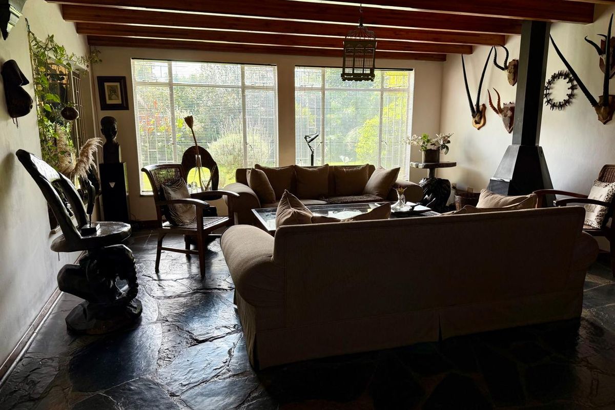 Spacious Family Home with Loft, Entertainment Lapa & Backup Utilities - Photo 3