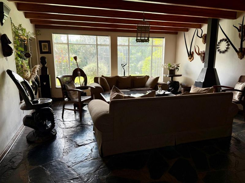 Spacious Family Home with Loft, Entertainment Lapa & Backup Utilities - Photo 3