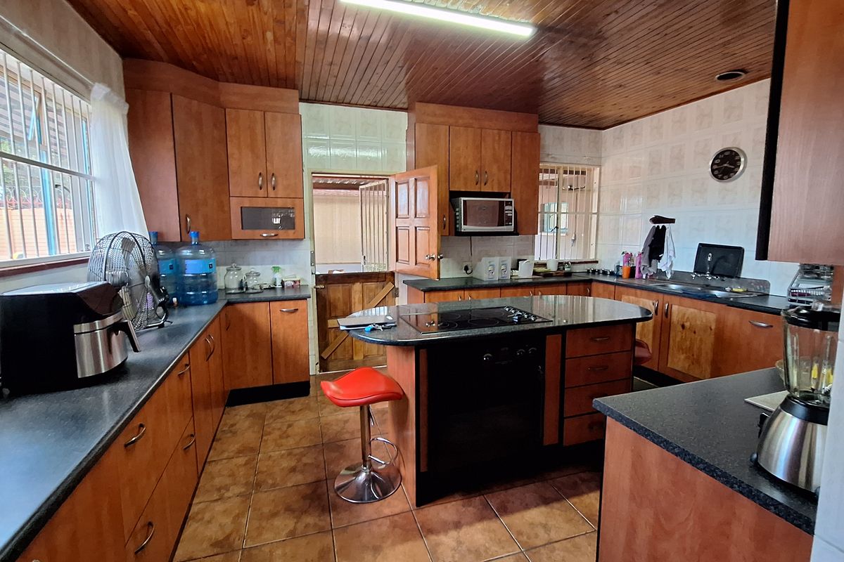 Spacious family home for sale!! - Photo 3