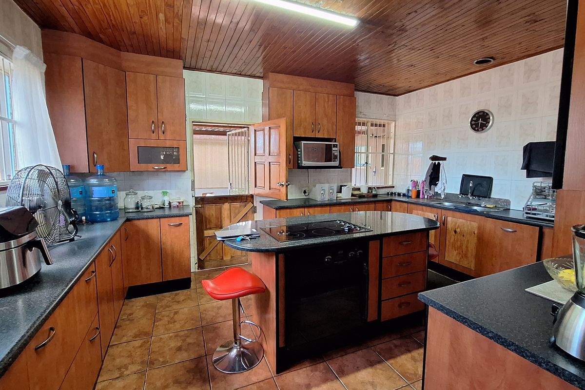 Spacious family home for sale!! - Photo 2